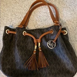 Michael kors purse. Large purse. Brown. Like new!